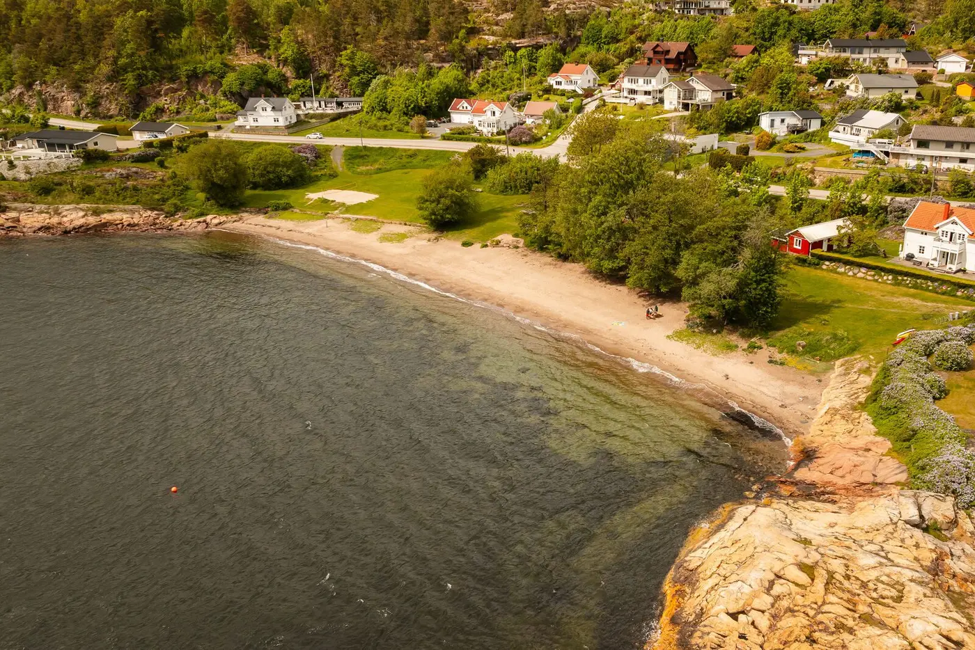 Kun tre minutters gange til en flott sandstrand.